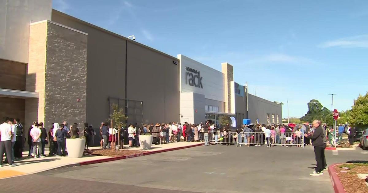 Elk Grove's new Nordstrom Rack store opens with line wrapped around the building