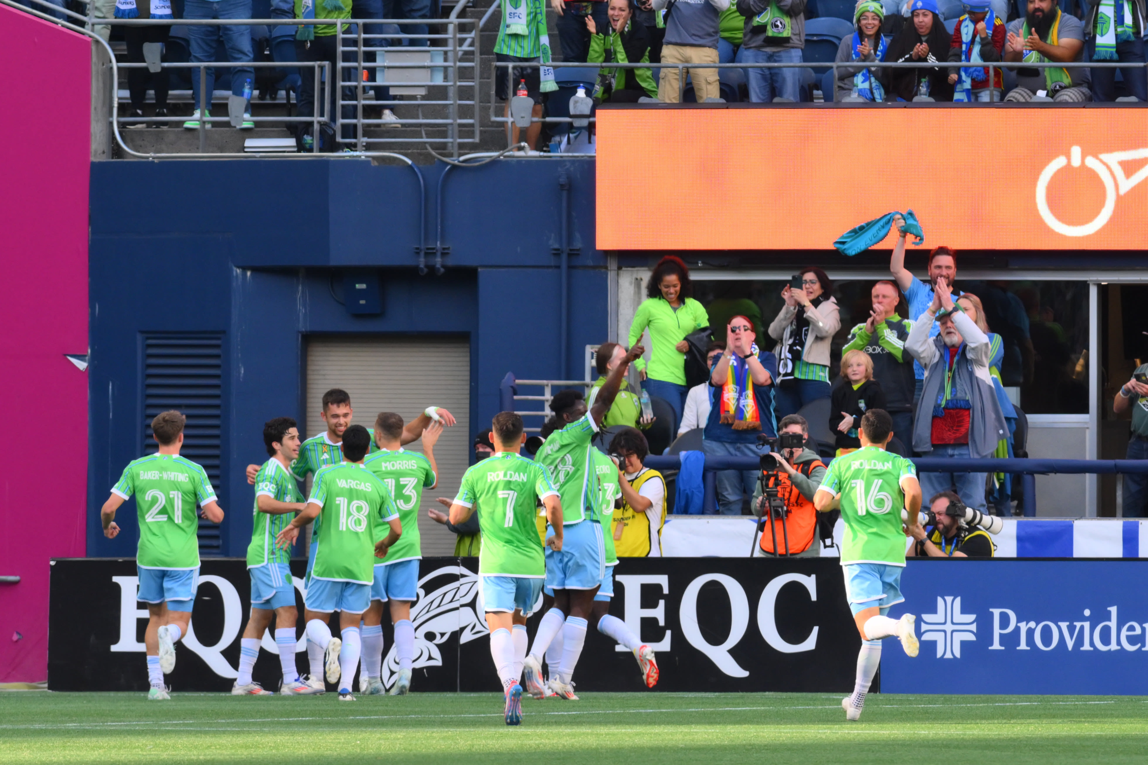 Seattle move into top-five after cruising past Sporting KC