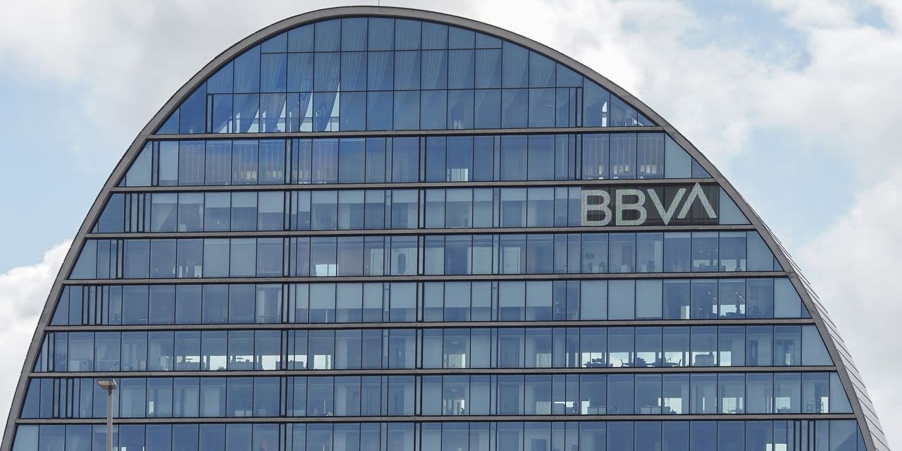 Spain’s BBVA Seeks Merger Talks With Sabadell