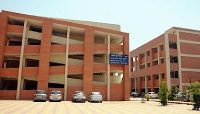 Amritsar: Nihang enters IIM campus, ‘threatens’ students not to smoke