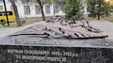 Occupiers dismantle monument to victims of Holodomor in Mariupol