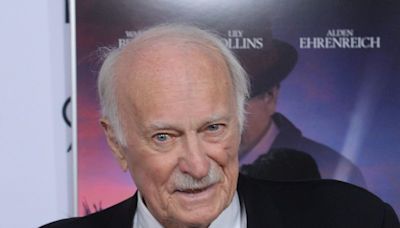 '9 to 5,' 'Golden Pond' star Dabney Coleman dies at 92