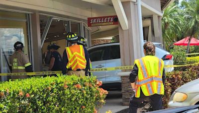 Vehicle crashes into Port Charlotte restaurant