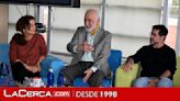 El escritor Juan Pedro Aparicio participa en el Club de Lectura del Campus de Albacete