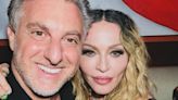 Luciano Huck posa coladinho com Madonna e afirma: 'Ajudou a curar um país dividido' | Celebridades | O Dia