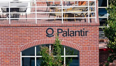 Palantir ETFs Dip As Forecast Disappoints