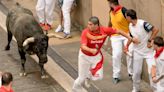 Los Miura protagonizan un peligroso último encierro de los Sanfermines