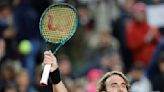 Stefanos Tsitsipas eases into French Open 4th round