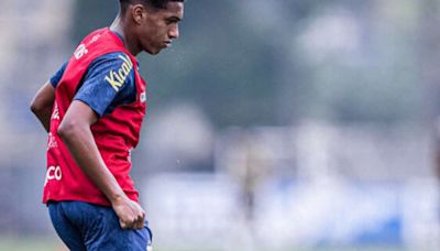 Santos encaminha renovação de contrato com Souza