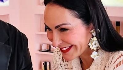 Ana Milán ideal a sus 50 años con la camisa de crochet boho que arrasa esta primavera