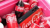 realme攜手可口可樂打造聯名款機種，realme 10 Pro 5G Coca-Cola Edition動眼看