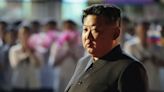 Kim Jong-un visita fábrica de munición tras la conclusión del plenario del partido único
