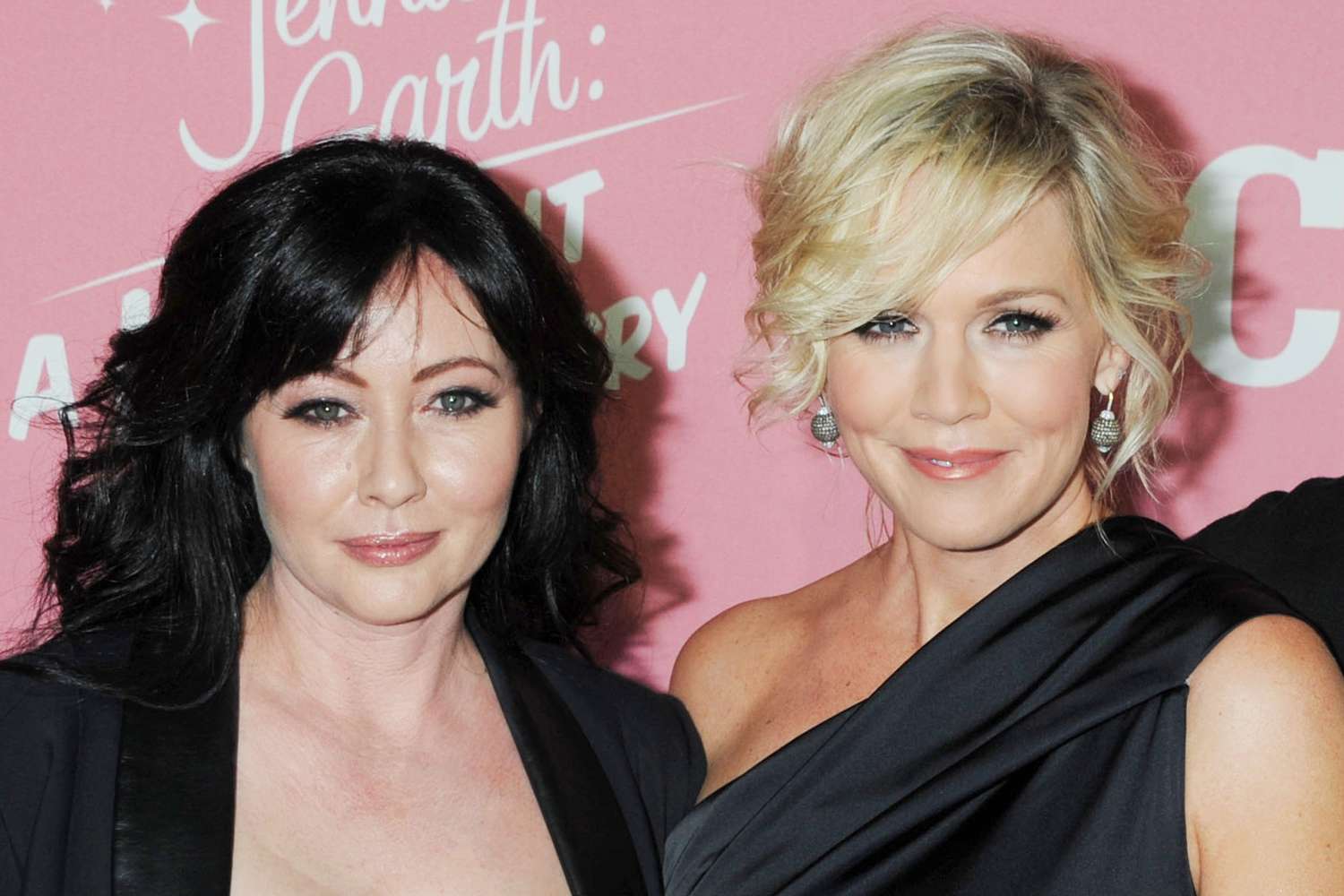 Jennie Garth Shares How 'Beverly Hills, 90210' Cast Leans on Each Other After Shannen Doherty's Death (Exclusive)