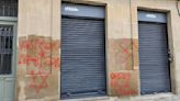 "Los Caídos no se toca", "Asiron Narizon": pintadas con el símbolo nazi en una sede de EH Bildu en Pamplona