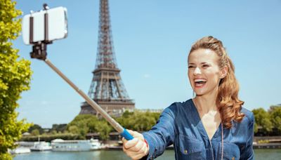 Trash-talk, photo shoots and bargaining: The most annoying things tourists do, according to locals