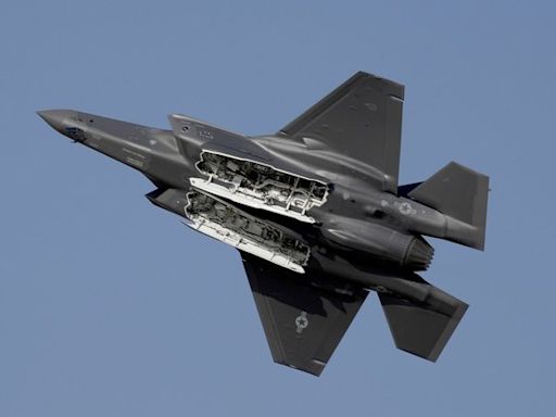 Greece signs deal to buy 20 US-made F-35 jets in major military overhaul