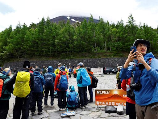 Japan imposes new fees on Mount Fuji climbers to limit tourists - ET TravelWorld