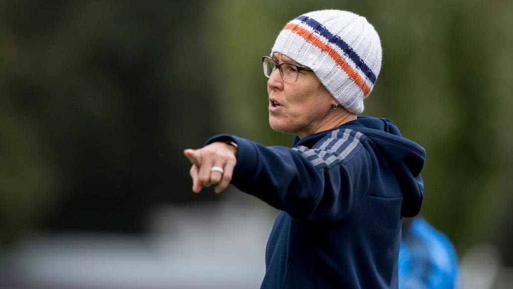 Leigh Sears steps down as Hope College soccer coach after 29 years