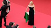 Cate Blanchett sorprende en Cannes con un vestido que, unido a la alfombra roja, se convierte en una bandera palestina