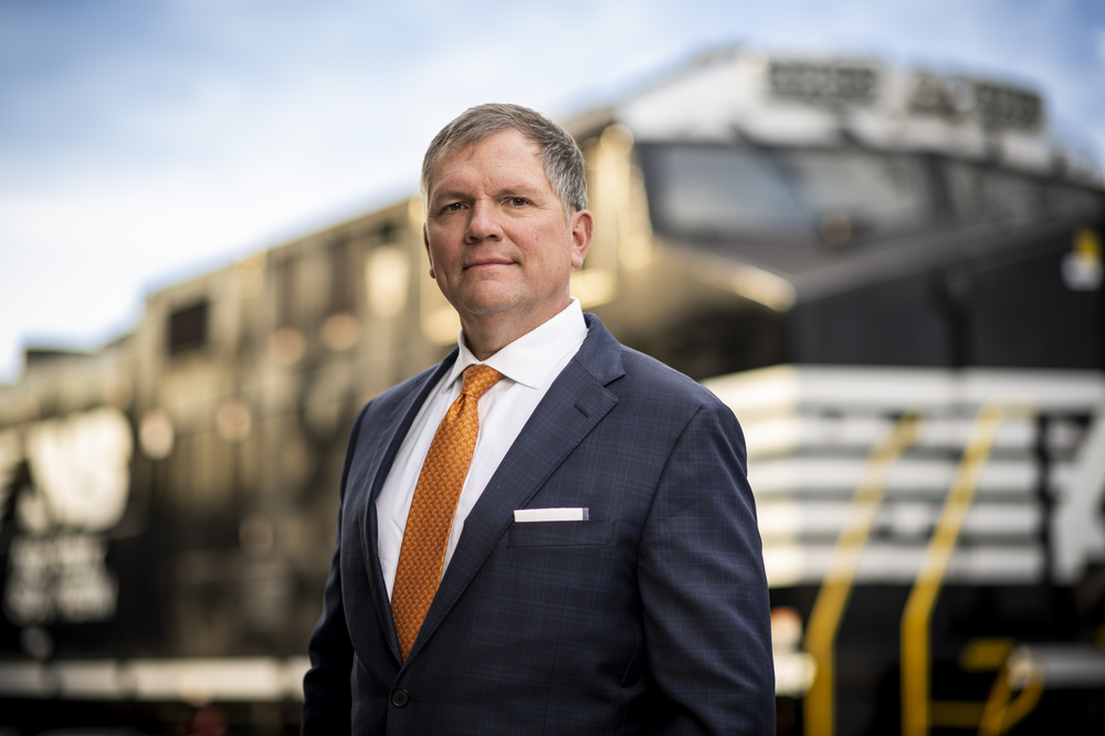 Proxy advisory firm backs Norfolk Southern CEO Alan Shaw and five of activist investor’s board candidates - Trains