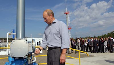 China takes advantage of Putin's imploding gas giant