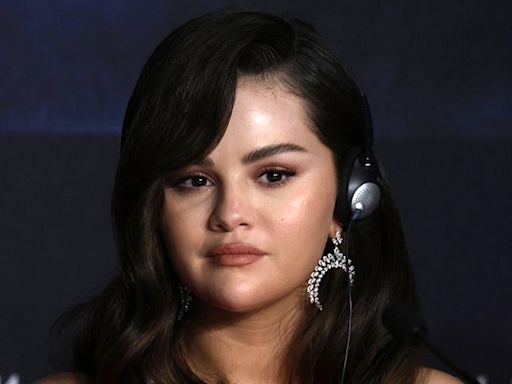 Selena Gomez hits back at plastic surgery rumors: 'Leave me alone'