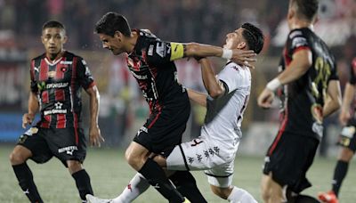 Saprissa y Alajuelense comienzan la lucha por el título del fútbol en Costa Rica