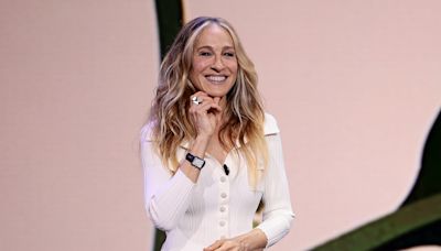 Groovy! Sarah Jessica Parker just made these iconic Dr. Scholl's sandals cool again