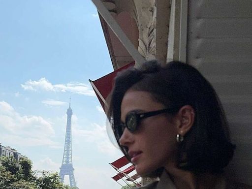 Bruna Marquezine exibe office look básico e chique em Paris