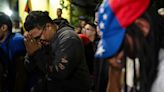 Entre el enojo y las lágrimas: Venezolanos en México gritan “fraude” en la Embajada tras victoria de Nicolás Maduro