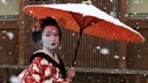 Geisha paparazzi: Kyoto's biggest headache