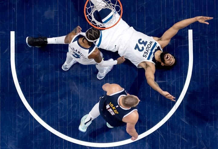 Disastrous end of first half dooms Wolves in Game 4 loss to Nuggets