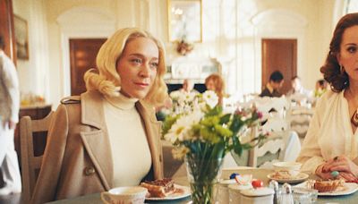 Chloë Sevigny Was ‘Overtaken’ by Molly Ringwald on ‘Feud’: ‘I’m a Die-Hard Fan’