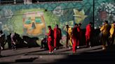 Miles de bailarines enaltecen las danzas bolivianas en la festividad del Gran Poder