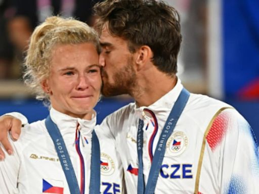 Czech Republic Tennis Duo, Who Broke Up Before 2024 Paris Olympics, Wins Mixed Doubles Gold - News18