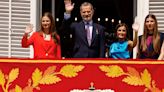La imagen de Felipe VI, Letizia y sus hijas en el balcón del Palacio Real por el X aniversario de la proclamación del monarca
