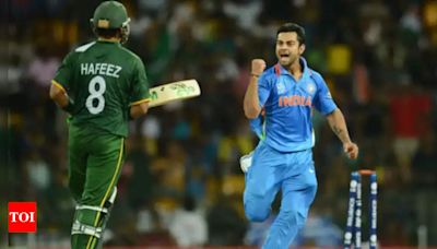 When Virat Kohli bowled against Pakistan in a T20 World Cup match - Watch | Cricket News - Times of India