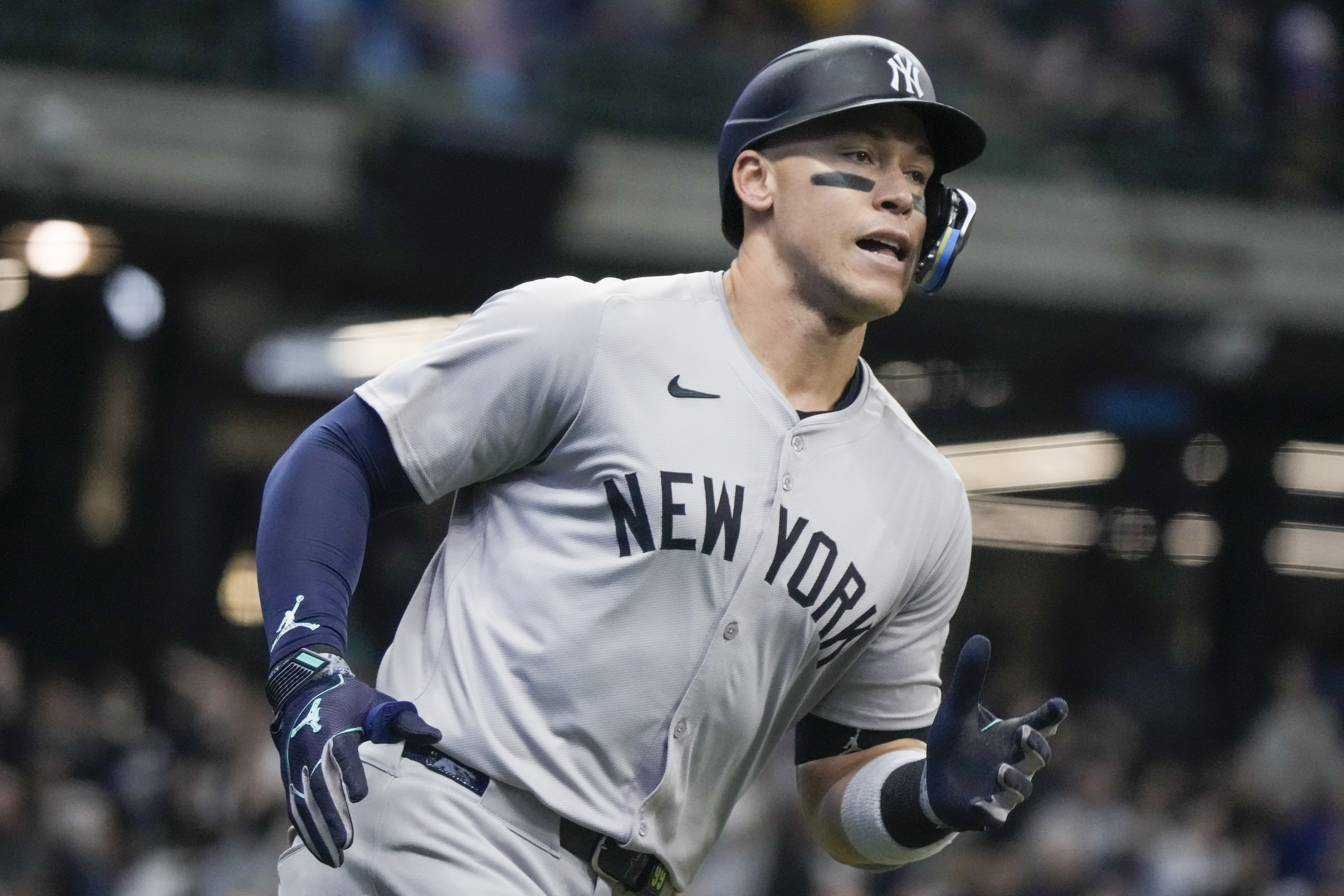 Rizzo hits 300th HR and Judge and Volpe also go deep in Yankees' 15-5 victory over Brewers