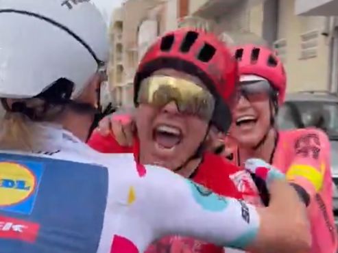 La 'tiktoker' del ciclismo femenino ataca de nuevo: así celebró Alison Jackson su triunfo en LaVuelta