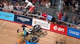 Accidente de terror en ciclismo de pista: Matt Walls sale por los aires hacia el público