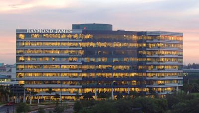 Raymond James Adds $1B Team to Bank Division