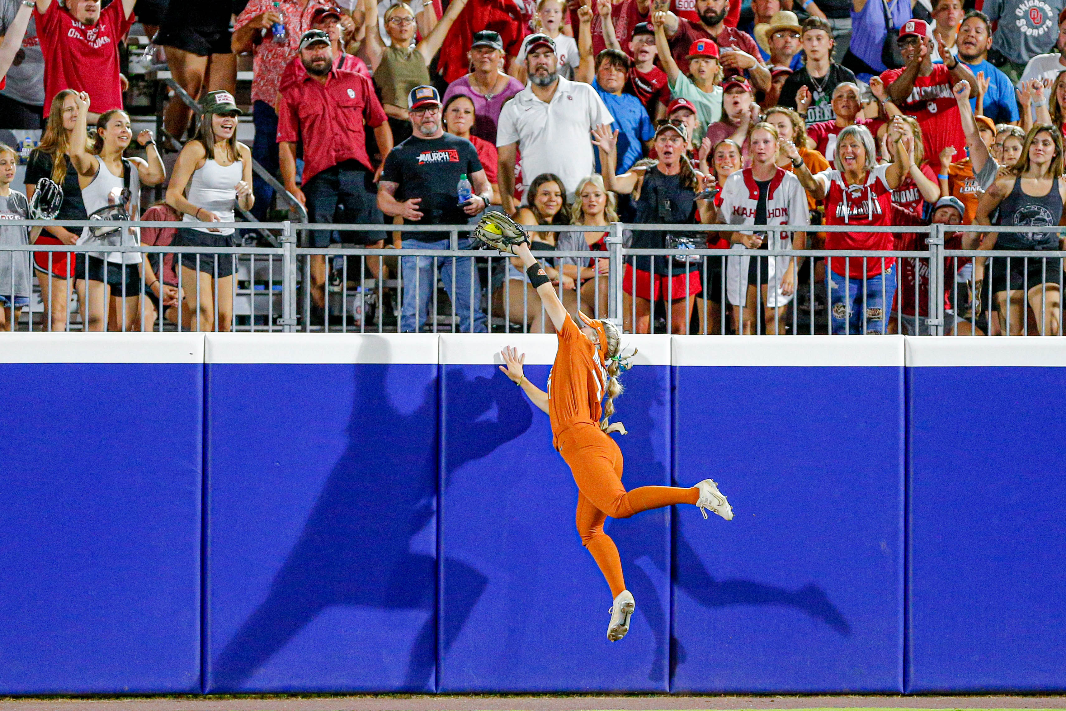 Live updates: Texas vs. Oklahoma softball Game 2 score, highlights from WCWS finals