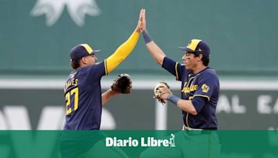 Cerveceros derrotan 6-3 a Medias Rojas con doble de 2 carreras de Ortiz