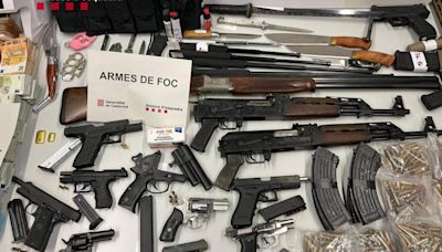 Los narcos reclutan pistoleros con armas de guerra para proteger la droga en Catalunya