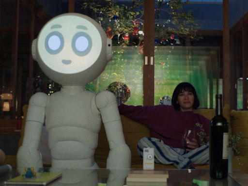 Rashida Jones and a Robot Star in Apple’s Stylish, Unsatisfying Mystery ‘Sunny’: TV Review