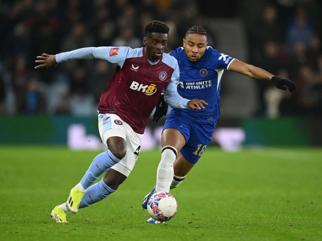 Everton sign Aston Villa youngster Tim Iroegbunam