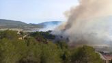 Un incendio en Tarragona obliga a evacuar a 1.500 campistas y a suspender el AVE