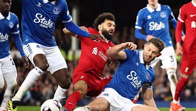 Everton vence en el derbi y aleja al Liverpool de la cima de la Premier