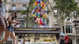 El Ayuntamiento de Barcelona insta al desalojo de las paradas de los pajareros de la Rambla y estos se niegan a entregar las llaves