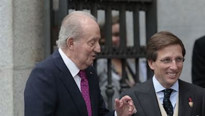 El rey Juan Carlos, las infantas, Victoria Federica y Froilán acuden a la boda de José Luis Martínez-Almeida